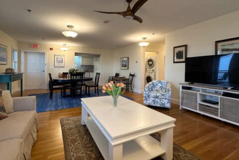 The Figurehead - Living room